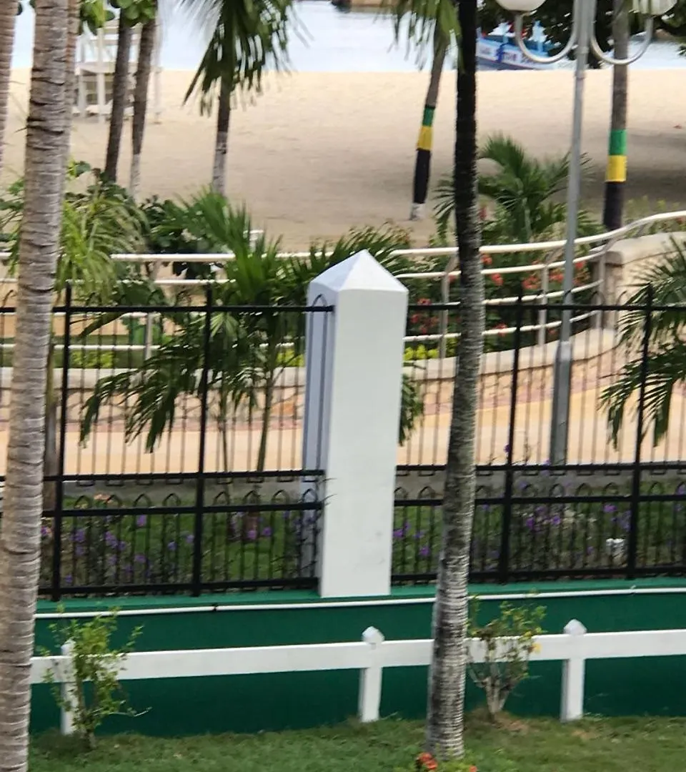 Ocho Rios Beach Apt At Sandcastles